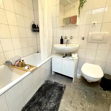 דירה Charmantes Im 25 Og Mit Aussicht Und 60 Zoll Tv אוגסבורג