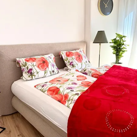 Charmantes Im 25 Og Mit Aussicht Und 60 Zoll Tv אוגסבורג